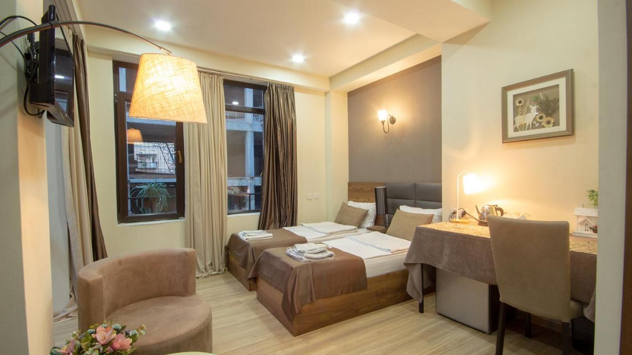 Hotel Terrace ティビリシ エクステリア 写真