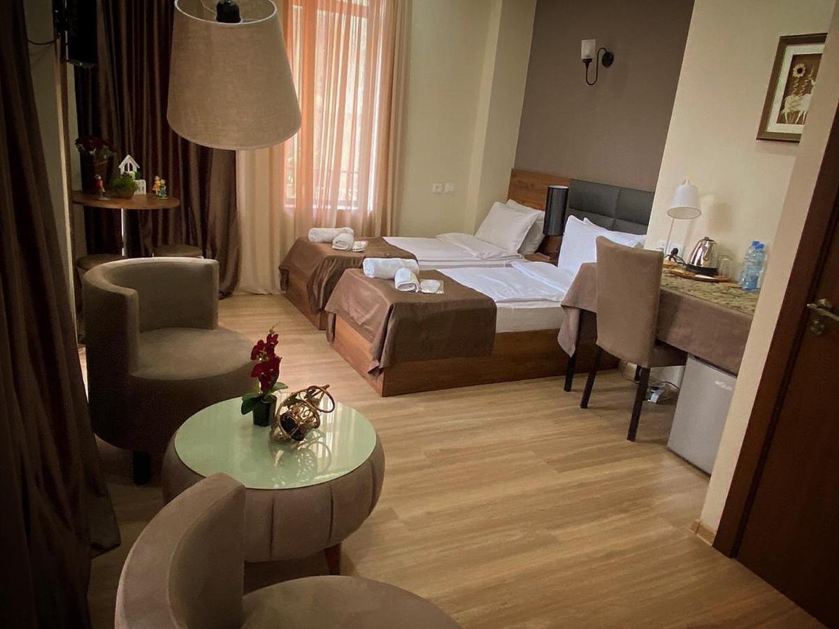 Hotel Terrace ティビリシ エクステリア 写真