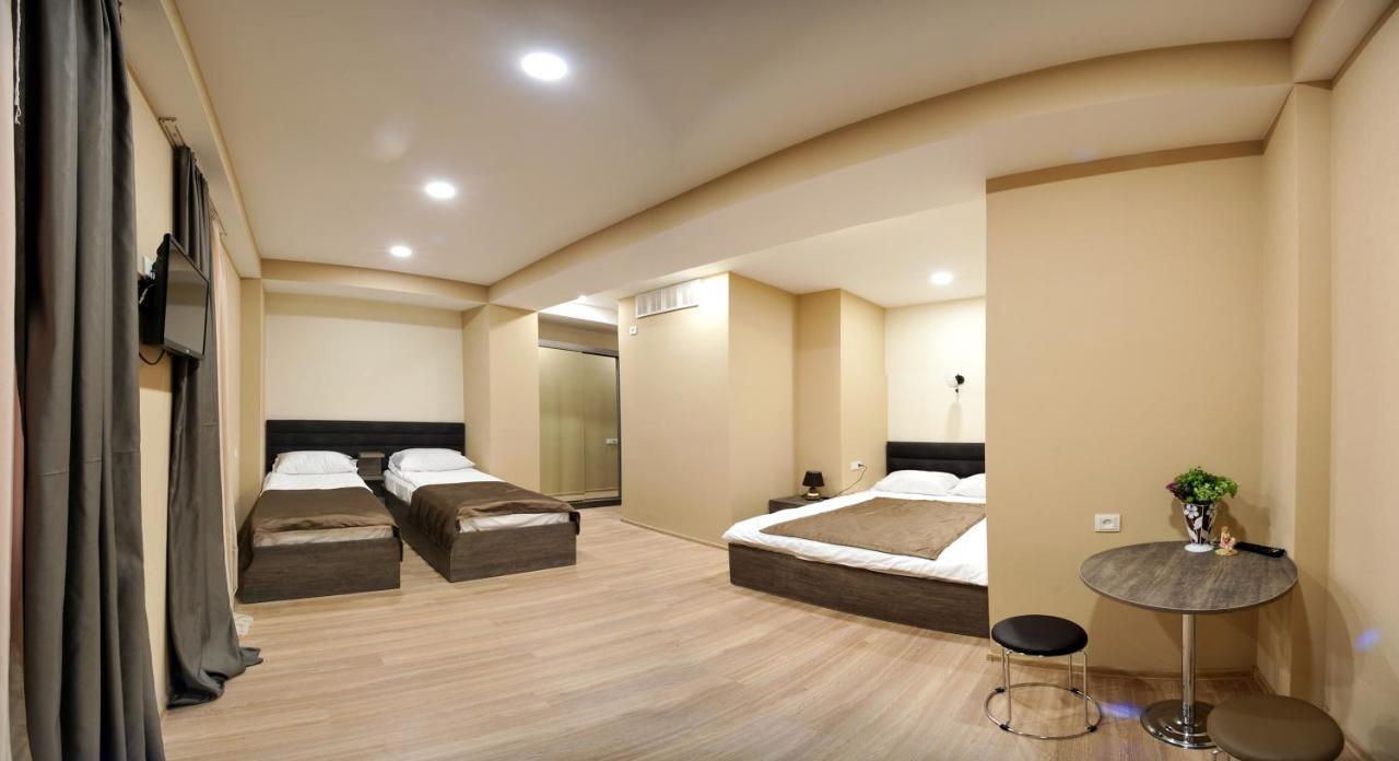 Hotel Terrace ティビリシ エクステリア 写真